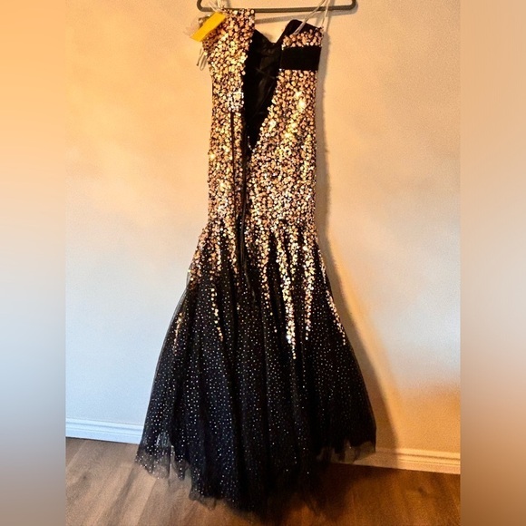 Tiffany Designs- Stunning Black and gold sequinned dress - Picture 5 of 11